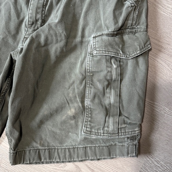 Carhartt relaxed fit cargo shorts Mens sz 42 Used Condition - Picture 2 of 8